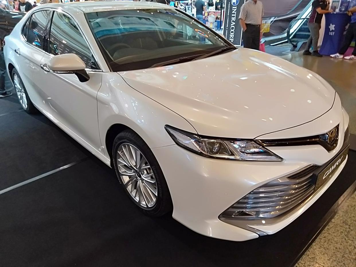2021 Toyota Camry 2.5AT front view finished in Platinum Pearl White. Photographed at The Mall Gadong, Brunei.
