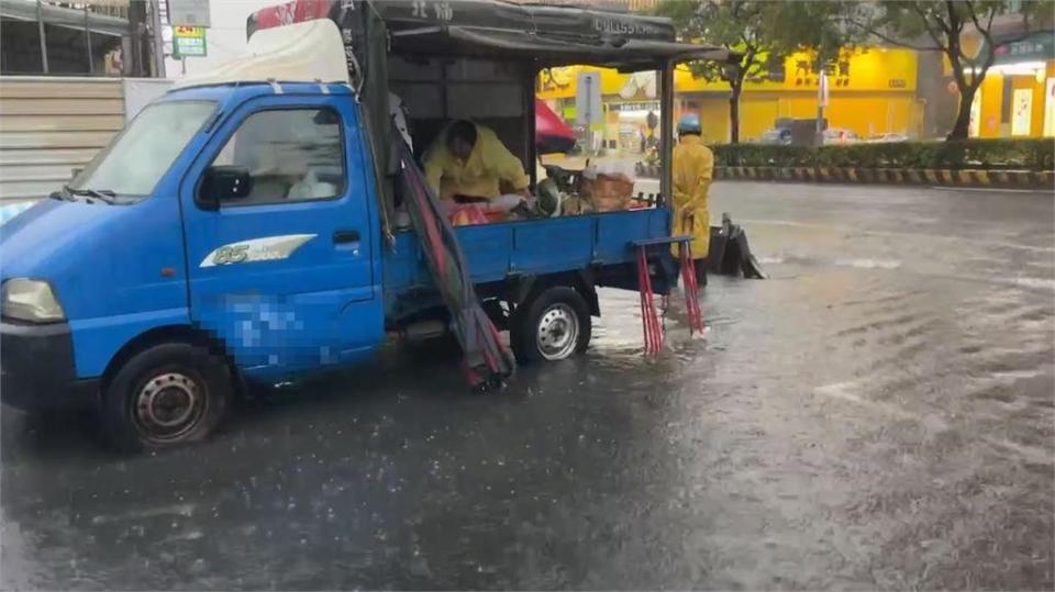 快新聞／雨彈升級！7縣市豪大雨特報　台南六甲暴雨畫面曝光