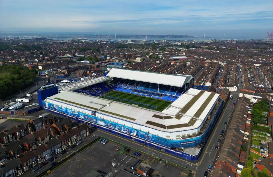 Everton have been taken off the field (Getty Images)