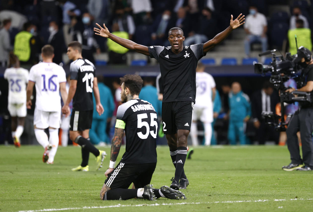 Danilo Arboleda celebra el triunfo sobre el Real Madrid por la Champions. (Foto: Reuters)