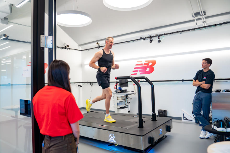 Zdeno Chara runs at the New Balance sports lab.<p>New Balance</p>