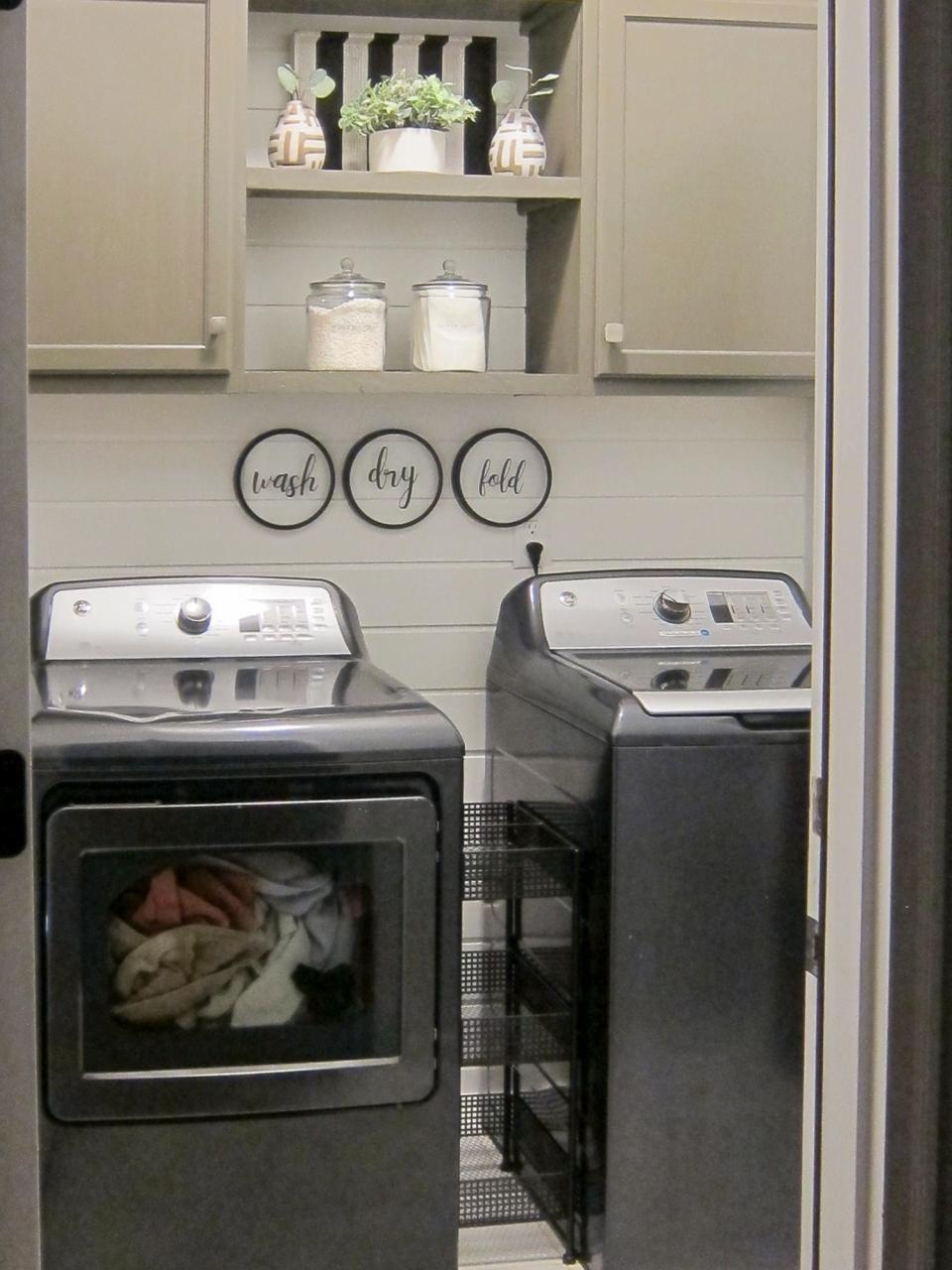 A dedicated laundry room makes the family's life more convenient.