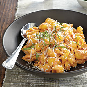 Pasta with Roasted Red Pepper and Cream Sauce