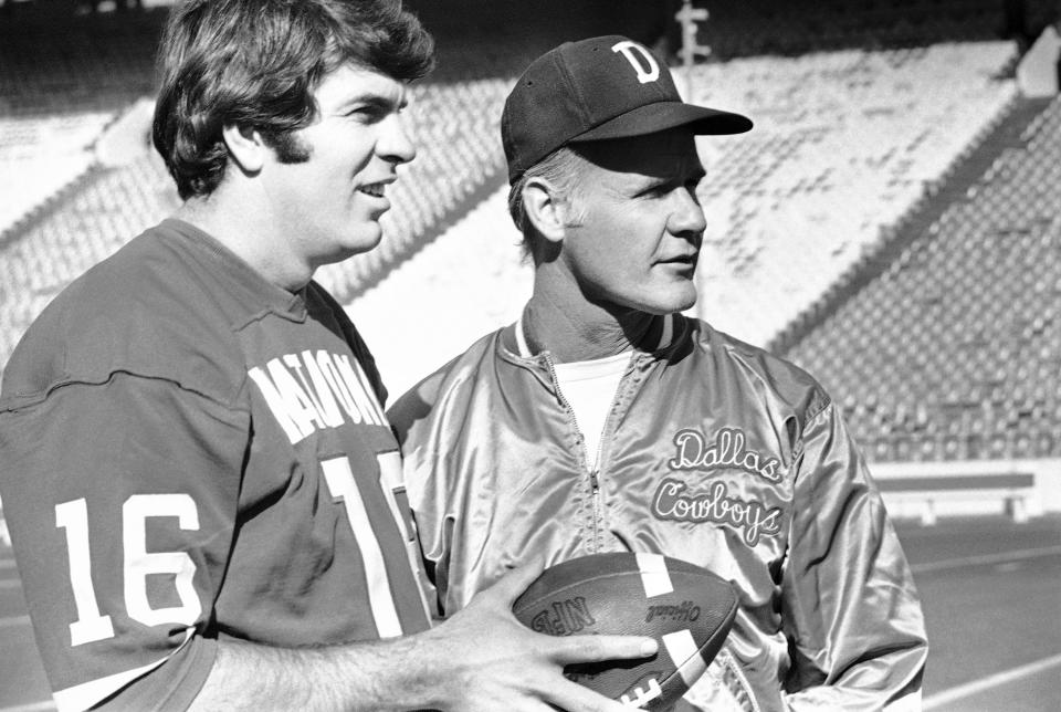 FILE - Philadelphia Eagles' Norm Snead, left, and Dallas Cowboys coach Tom Landry look over the Cotton Bowl as they prepare for the Pro Bowl Game Sunday, Jan. 17, 1973, in Dallas. Norm Snead, an NFL quarterback for 16 seasons in the 1960s and '70s who was a four-time Pro Bowl selection, has died. He was 84. A spokesperson for Wake Forest football, for whom Snead played collegiately before turning pro, told The Associated Press on Monday that the school learned from Snead's family that he died Sunday, Jan. 14, 2024. (AP Photo/FK)