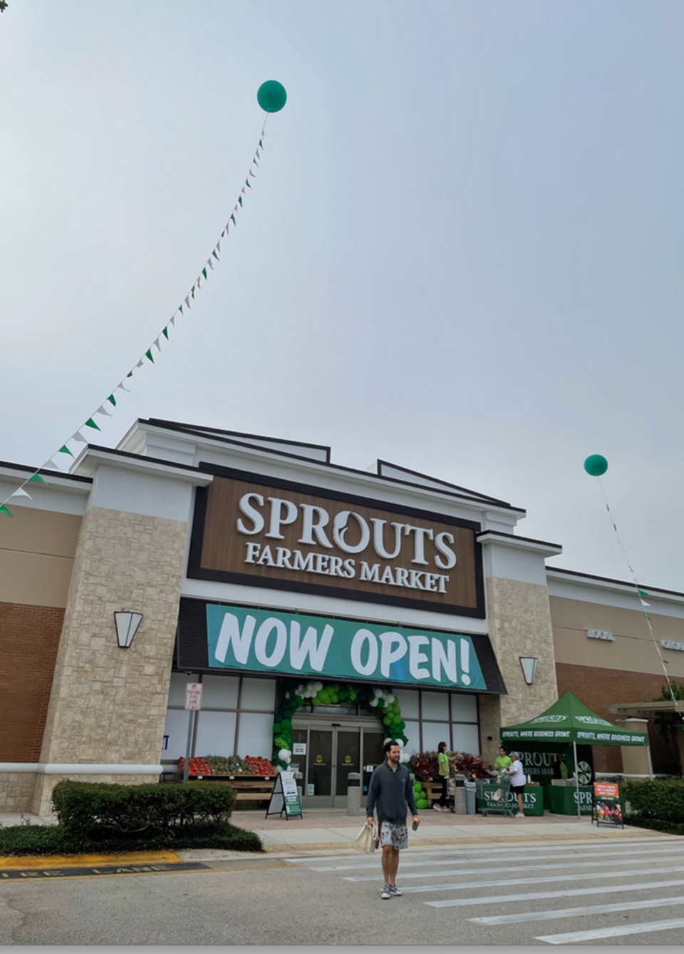 Sprouts opens its stores with customer lures like free gift certificates, food tastings and other activities. The coming new location in the Coconut Grove area of Miami at 2750 SW 27th Terrace that opens on Friday, Jan. 19, 2024, follows suit.