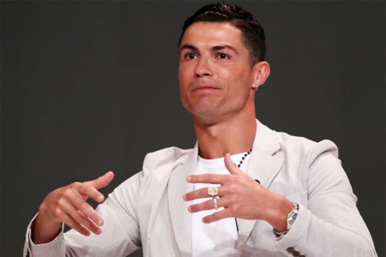 Cristiano Ronaldo presumió en su cuenta de Instagram una fotografía de su nueva adquisición. (Foto: The Sun)