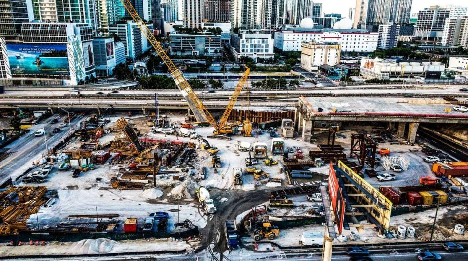 File photo of southeast view of construction of two arches and the center pier footer for the I-395 signature bridge as part of the I-395/SR 836/I-95 Design-Build Project, on Aug. 3, 2022. Pedro Portal/pportal@miamiherald.com