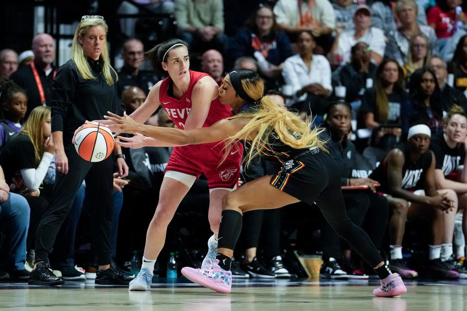 UNCASVILLE, CONNECTICUT - SEPTEMBER 25: Caitlin Clark #22 of the Indiana Fever looks to pass against DiJonai Carrington #21 of the Connecticut Sun during the first quarter of Game Two of the 2024 WNBA Playoffs first round at Mohegan Sun Arena on September 25, 2024 in Uncasville, Connecticut. (Photo by Joe Buglewicz/Getty Images)