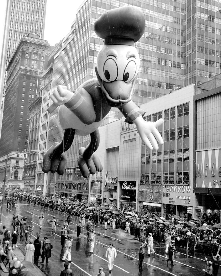 Donald floats down the street in the Macy’s Thanksgiving Day parade in 1962. (Photo: Gordon Rynders/New York Daily News Archive via Getty Images)