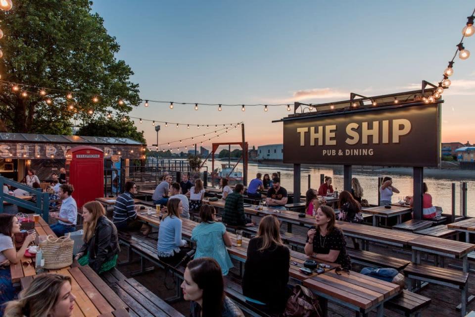 Favorite Riverside: The Ship in Wandsworth (Young's Pubs)