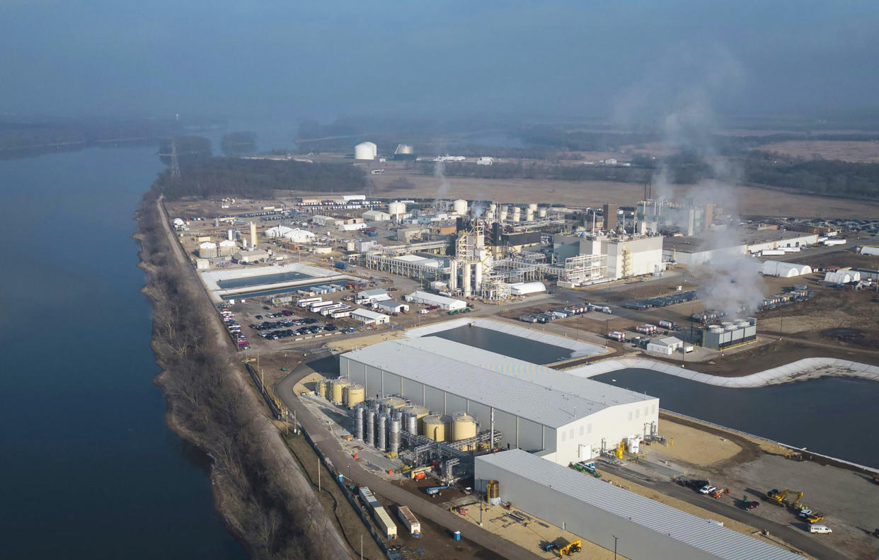 3M's Cordova chemical plant on the Mississippi River (E. Jason Wambsgans / Chicago Tribune/Tribune News Service via Getty Images)