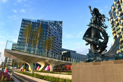 The Tide, Greenwich Peninsula & Damien Hirst Mermaid @Jeff Moore