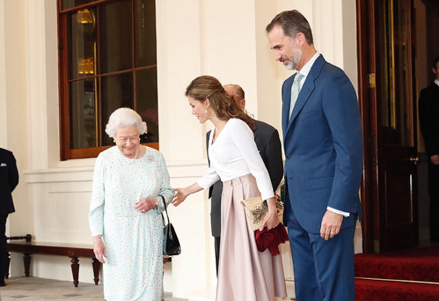 Reyes Felipe y Letizia con Isabel II