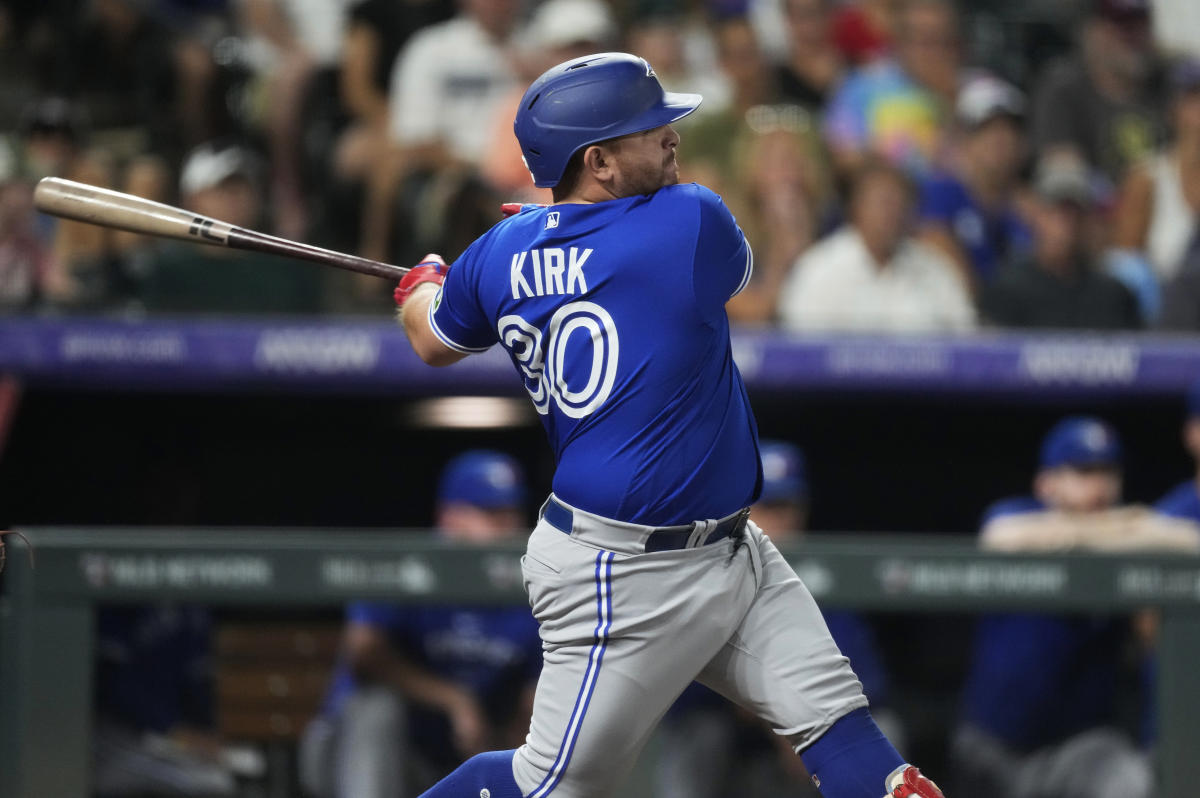 Blue Jays' rookie Alejandro Kirk racks up 4 hits in huge night vs