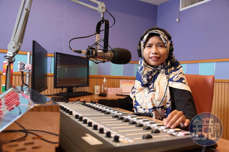 丁安妮在國立教育廣播電臺主持《幸福聯合國》9年，連剪接都自己來。