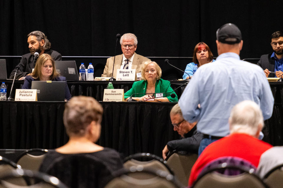 Image: Public hearing, Michigan (Brian Wells / Times Herald via Imagn)