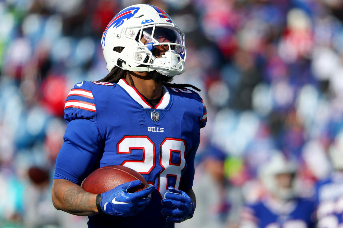 Buffalo Bills running back James Cook (28) runs the ball against the New  York Jets in