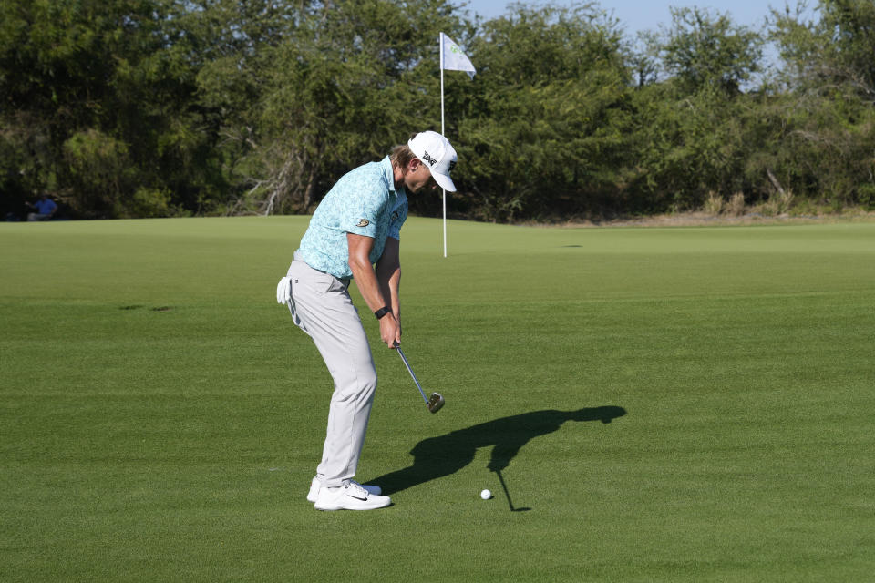 Jake Knapp, of the United States, chips onto the 16th green during the final round of the Mexico Open golf tournament in Puerto Vallarta, Mexico, Sunday, Feb. 25, 2024. (AP Photo/Fernando Llano)