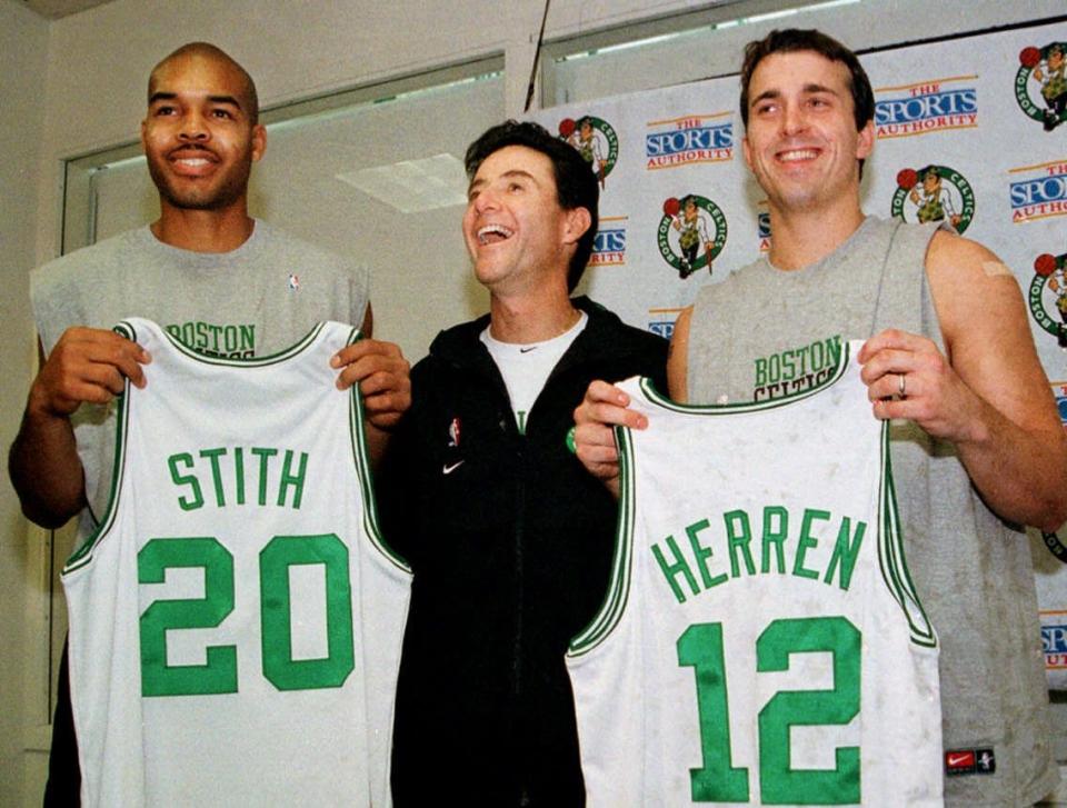 Boston Celtics coach Rick Pitino shares a light moment with newly acquired players Bryant Stith, left, and Chris Herren in 2000.