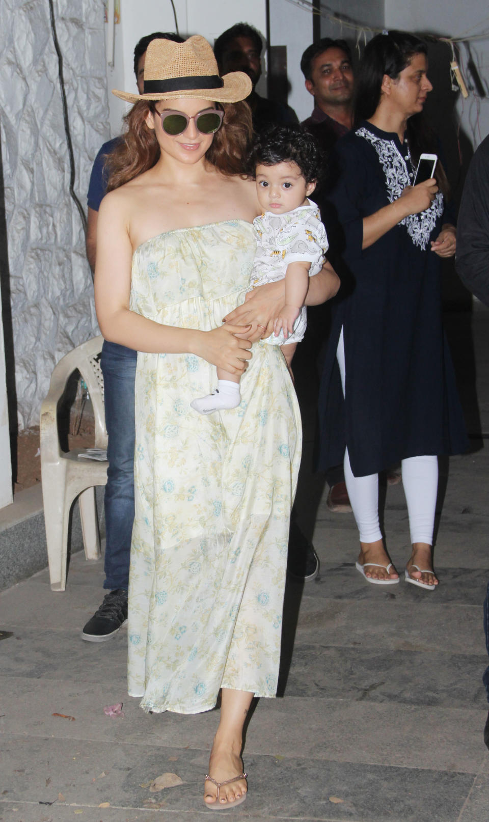 Kangana and baby Prithvi Raj.