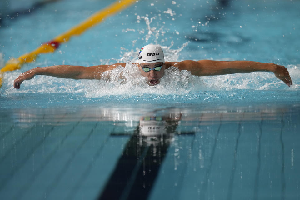 South Africa's Chad le Clos races in the Men's 200m Butterfly final during the swimming at the Commonwealth Games in Sandwell Aquatics Centre in Birmingham, England, Sunday, July 31, 2022. (AP Photo/Kirsty Wigglesworth)