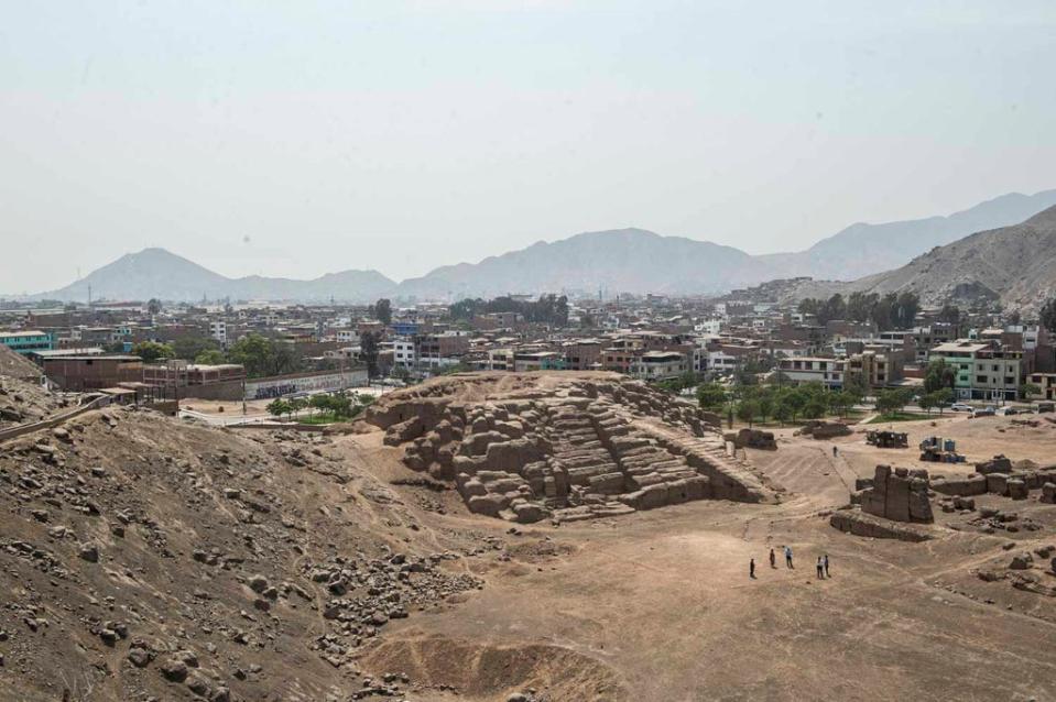 El año pasado, se encontró otra momia de 600 años en el yacimiento arqueológico de Mangomarca, al este de Lima  (AFP via Getty Images)