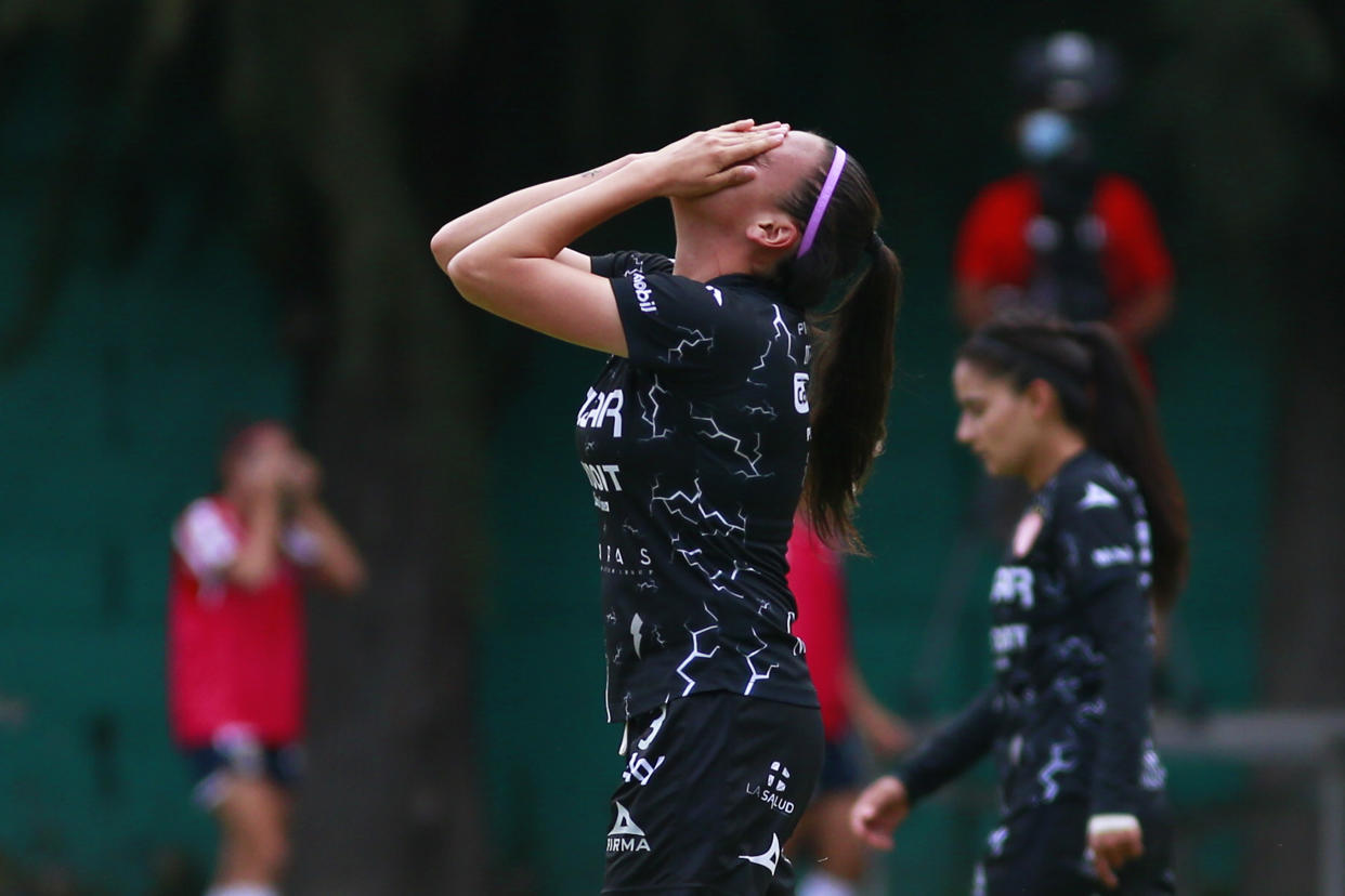 Gerardo Castillo, el DT del futbol mexicano que culpa en público a sus jugadoras por perder  | Foto de archivo de Necaxa femenil tomada por Alfredo Moya/Jam Media/Getty Images