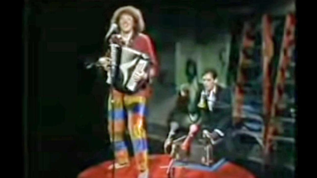  Weird Al onstage at the Tonight Show. 