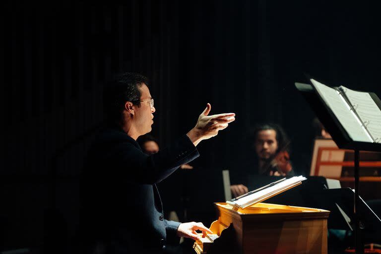 García Alarcón en la inauguración del teatro, al frente de Cappella Mediterranea, con la que se presentó en el Colón en 2023