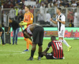 Juventus' Cristiano Ronaldo, right, and Juventus goalkeeper Wojciech Szczesny celebrate end of the Italian Super Cup final soccer match between AC Milan and Juventus at King Abdullah stadium in Jiddah, Saudi Arabia, Wednesday, Jan. 16, 2019. (AP Photo)