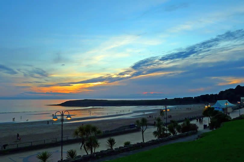 The sun sets over Barry Island -Credit: Paul Tarrant, of Rumney, Cardiff