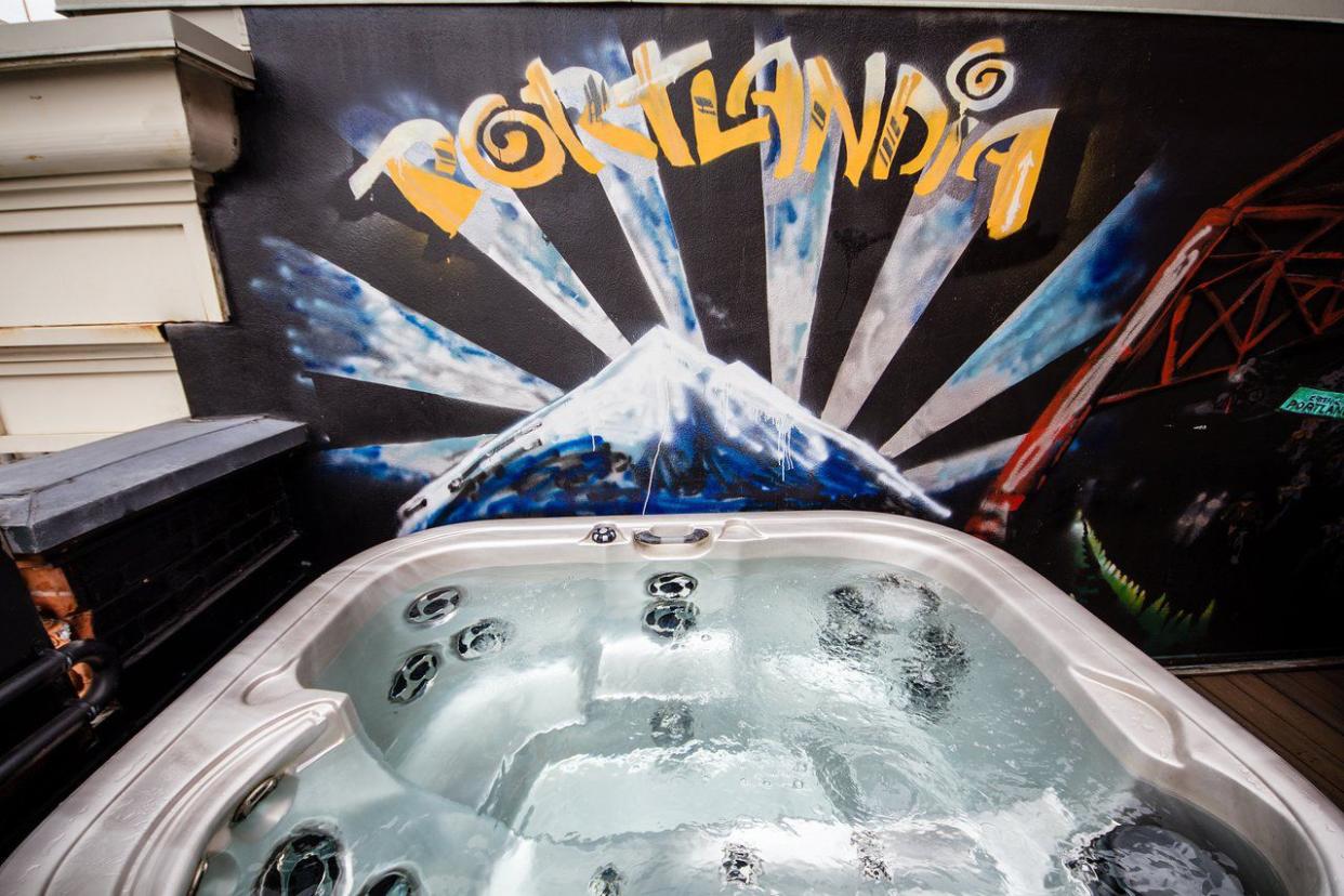 hot tub at Kimpton Hotel Vintage | Portland, Oregon