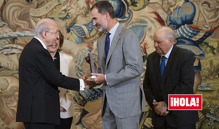 Plácido Arango recoge un premio de manos del rey Felipe