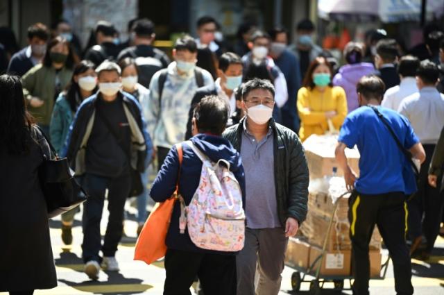 Hong Kong suprime una de las últimas exigencias de uso de mascarilla en el  mundo