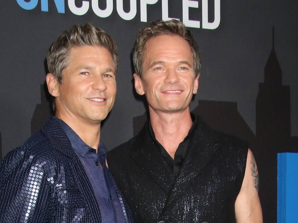 David Burtka und Neil Patrick Harris auf der Premiere von "Uncoupled" in New York. (Bild: imago/MediaPunch)