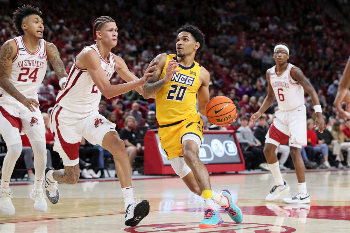 Poor shooting, turnovers sink No. 14 Hogs at home