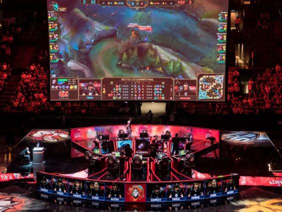 G2 Esports compete against Misfits Gaming in final of the ‘LCS‘, the first European division of League of Legends, at the AccorHotels Arena in Paris on 3 September, 2017 (AFP via Getty Images)