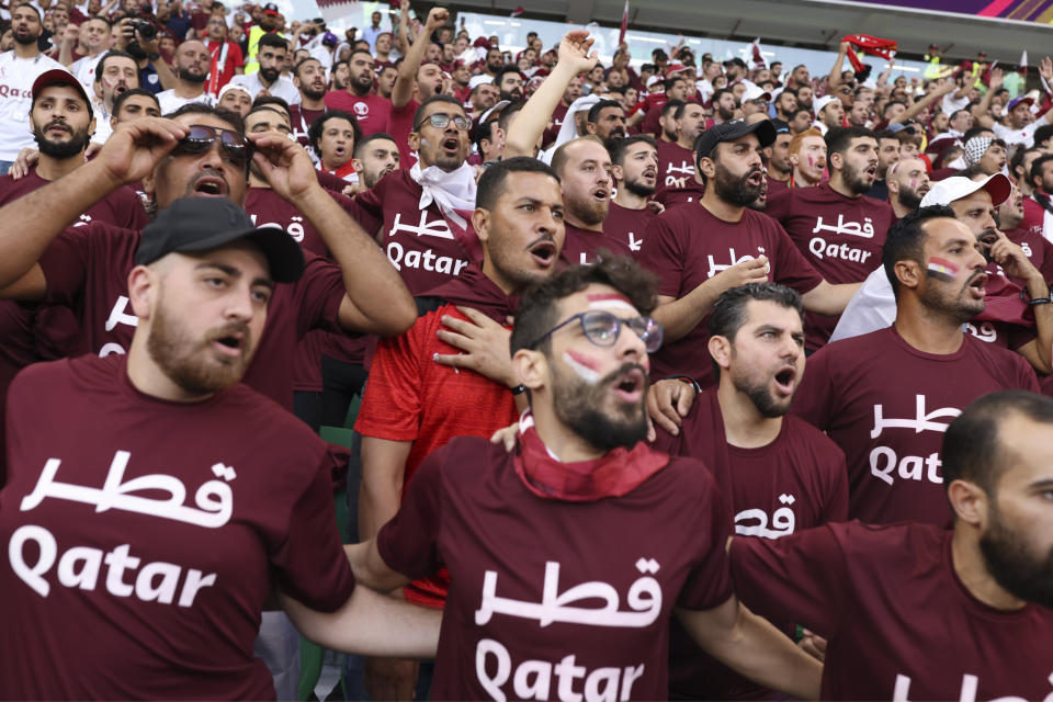 Aficionados celebran afuera del estadio Al Thumama antes del partido Estados Unidos vs. Irán en la Copa del Mundo 2022 en Doha, Catar, el 29 de noviembre de 2022. (Erin Schaff/The New York Times)