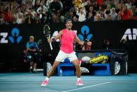 El español Rafael Nadal celebra después de su partido contra el australiano Nick Kyrgios