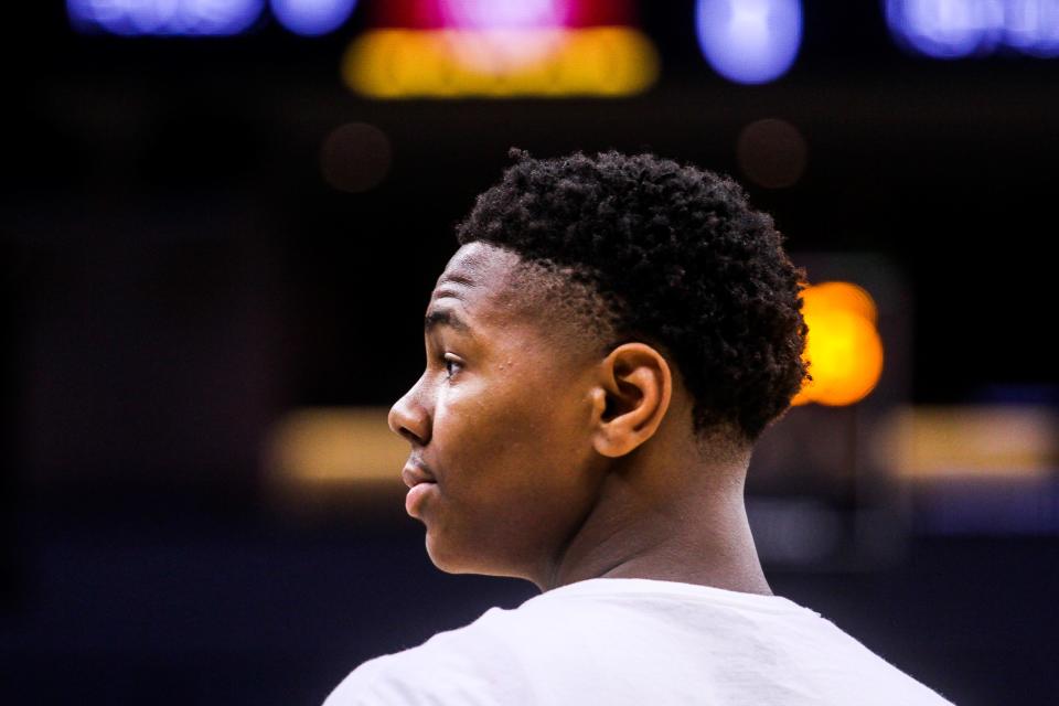 Central’s Keion Epps looks to teammates during warmups for the MSHSAA Class 6 semifinal against Cardinal Ritter at Mizzou Arena on Mar. 15, 2024, in Columbia, Mo.