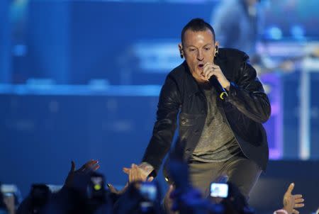 Chester Bennington of the band Linkin Park performs during the second day of the 2012 iHeartRadio Music Festival at the MGM Grand Garden Arena in Las Vegas, Nevada September 22, 2012. REUTERS/Steve Marcus