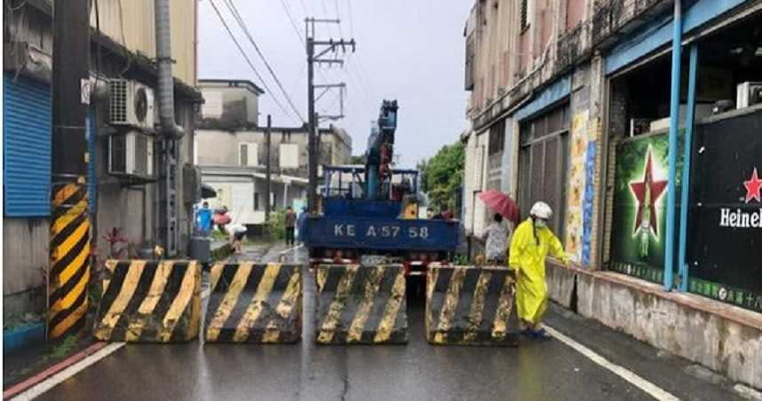 宜蘭縣蘇澳鎮東澳里里民因應疫情自主封路，畫面被Po上網路，引起正反論戰 。（圖／翻攝畫面）