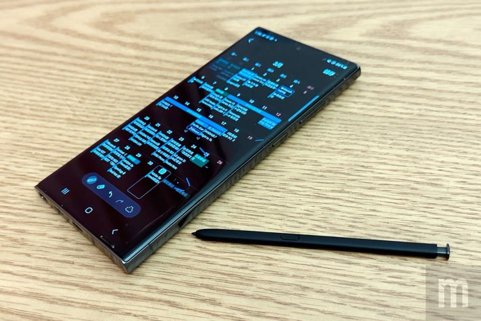 ▲在Galaxy S23 Ultra的S Pen應用功能部分，更進一步與Google服務整合，例如使用者能直接以S Pen在Google Search欄位書寫，即可將書寫文字轉為數位文字，讓使用者直接進行搜尋，其他更包含Google Meets、YouTube等服務整合應用功能