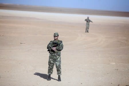 Soldiers stand guard at a Krechba gas treatment plant, south of Algiers, in this December 14, 2008 file photo. REUTERS/Zohra Bensemra/Files