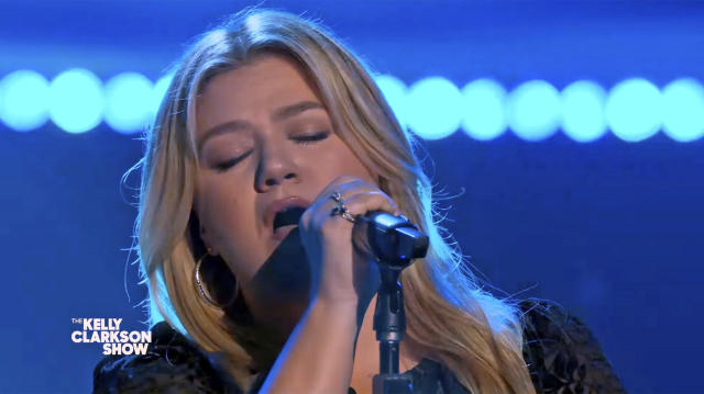 People Are So Mad At Kelly Clarkson For Saying That She 'Spanks