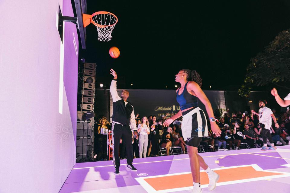 Gary Payton and Nneka Ugwumike playing basketball