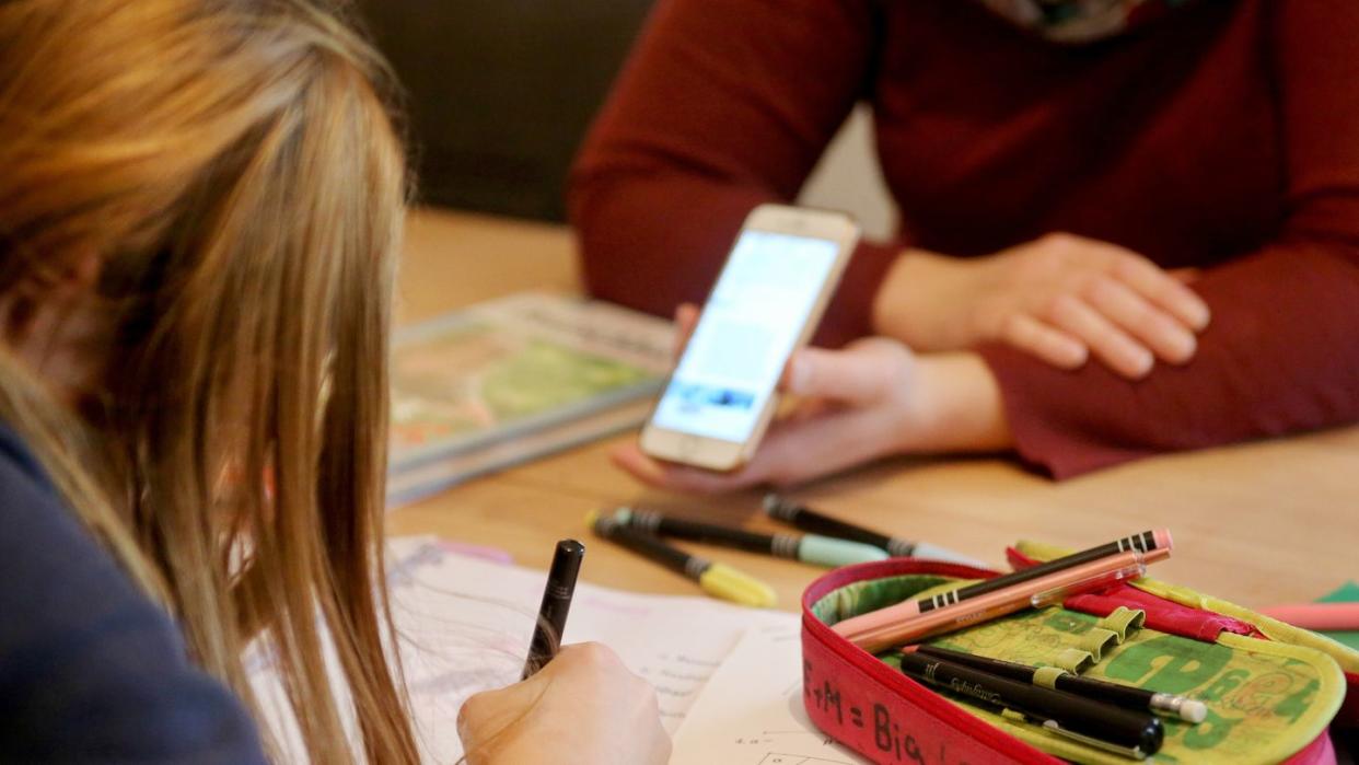 Homeschooling, Haushalt und Homeoffice: Viele Familien befindet sich seit Ausbruch der Pandemie im Dauerstress.