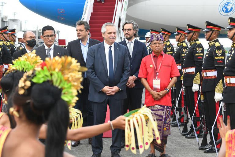 Alberto Fernández al llegar a Bali por el encuentro del G-20