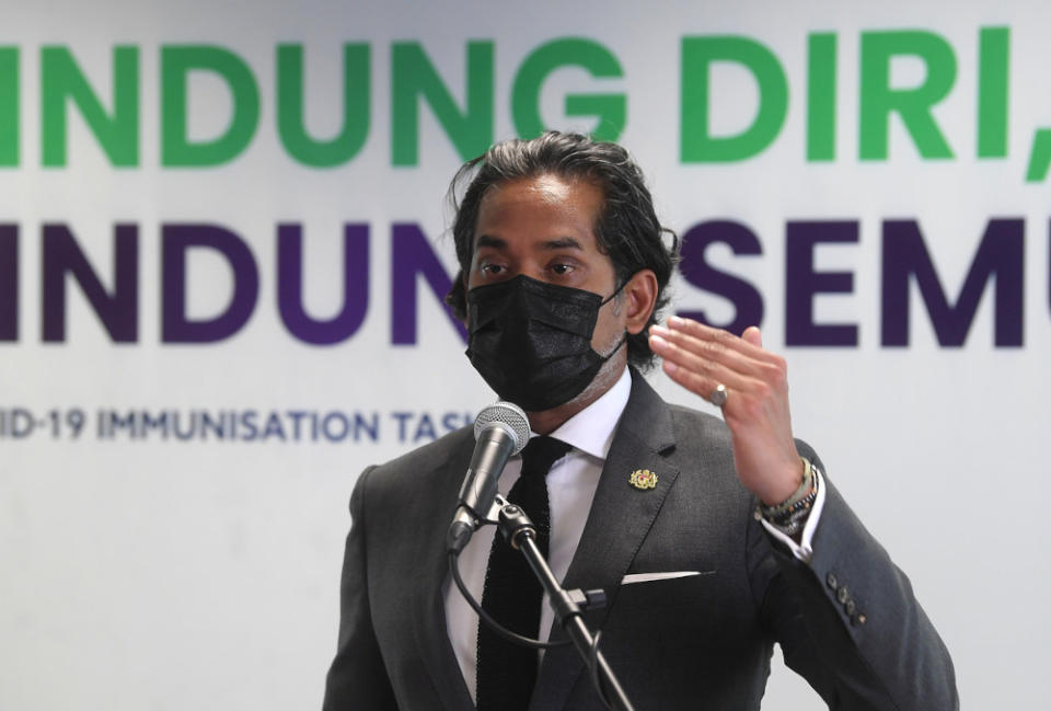 The minister explained that these existing orders must be fulfilled before the vaccine makers are to supply any other parties including the state governments, private hospitals and industries that placed their orders after the federal government. — Bernama pic