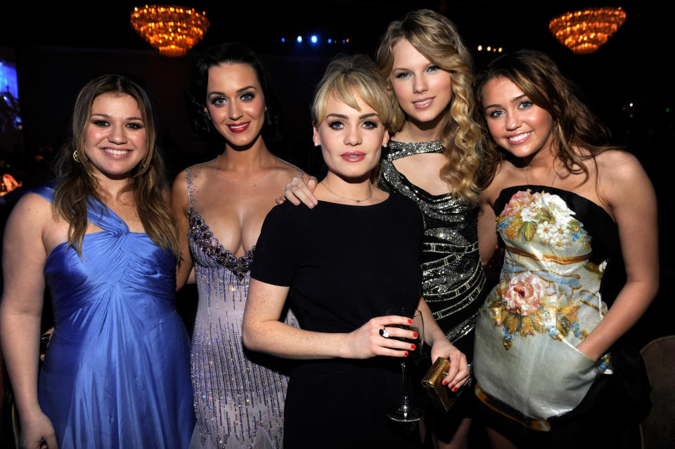 BEVERLY HILLS, CA - FEBRUARY 07:  *EXCLUSIVE* Kelly Clarkson, Katy Perry, Duffy, Taylor Swift and Miley Cyrus attends the 2009 GRAMMY Salute To Industry Icons honoring Clive Davis at the Beverly Hilton Hotel on February 7, 2009 in Beverly Hills, California.  (Photo by Kevin Mazur/WireImage)